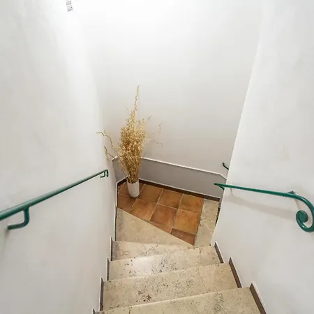 2 Bdr Navona Quintessential Charm ローマ