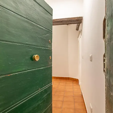 2 Bdr Navona Quintessential Charm *